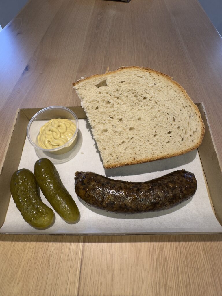 Hurka Kombó véres vagy májas hurka, kenyér, savanyúság és választott szósz